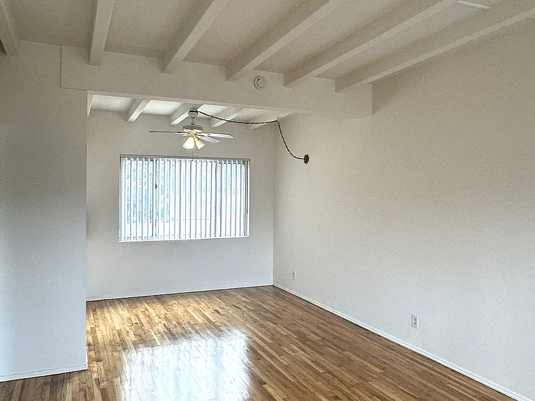 4500 E 7th St #15 — Photo 2