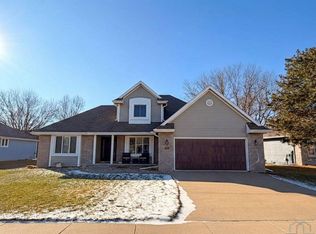186 Levee Trl, Dakota Dunes, SD 57049