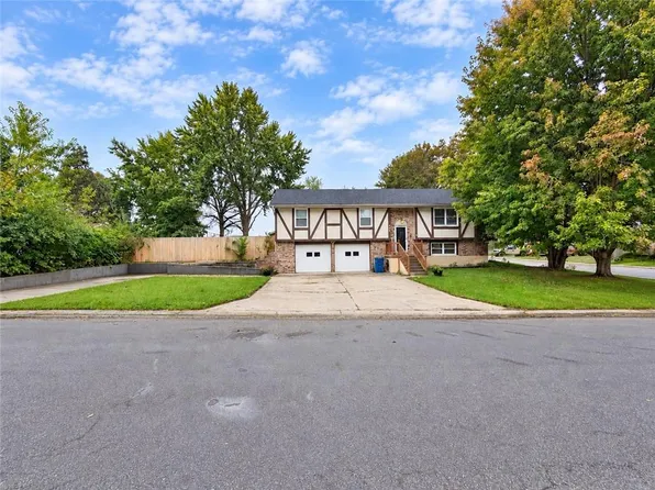 506 W McDowell Ave, Odessa, MO 64076