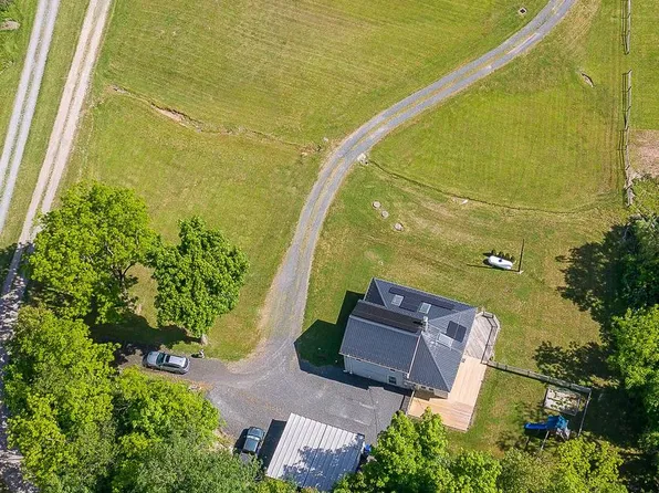 31 W Wild Cherry Rd, Schuylkill Haven, PA 17972