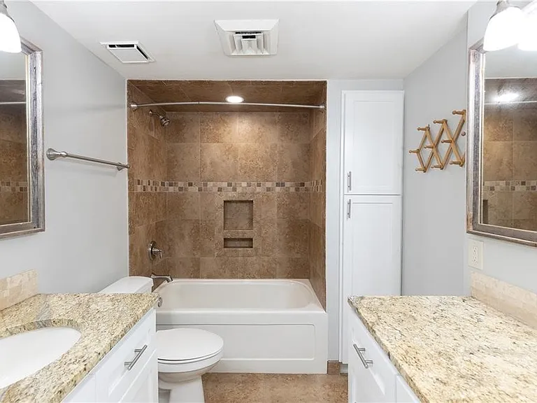 200 W Cotter Ave — Photo 32