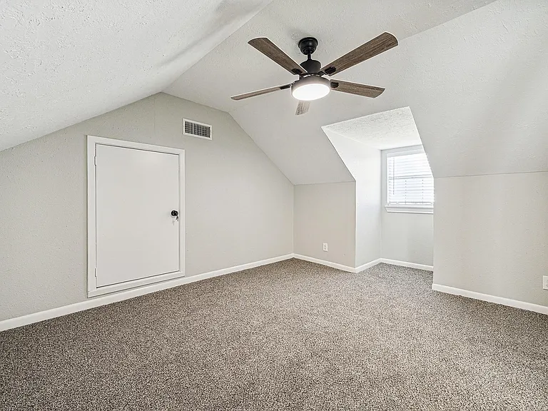 801 Woodcrest Dr — Photo 15