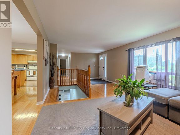5th image of 144 Collins Dr