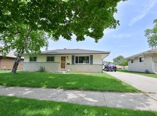 1550 W Wanda Ave, Milwaukee, WI 53221