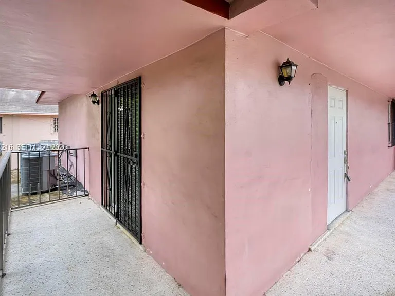 519 NW 10th Ave #3 — Photo 14