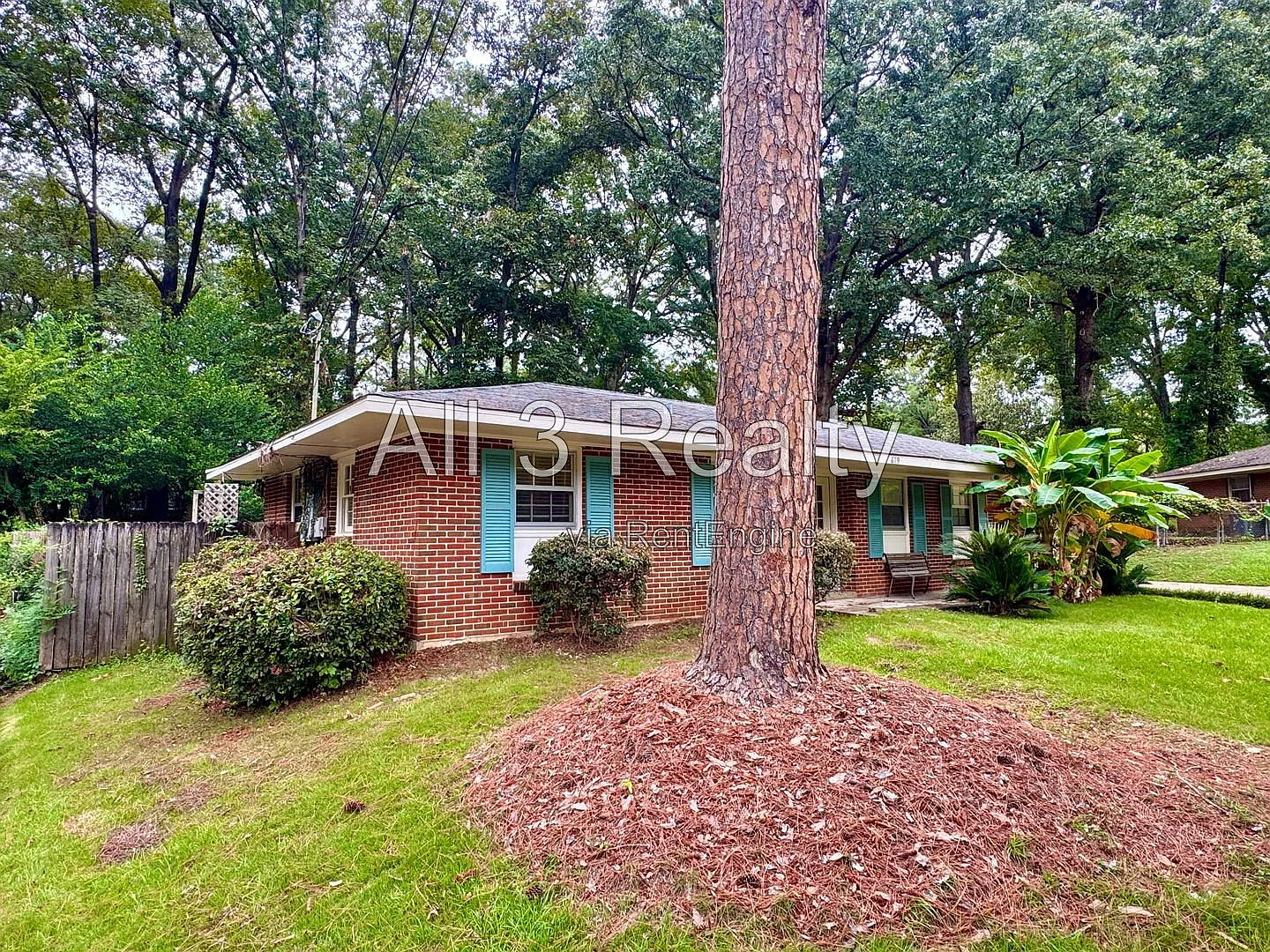 3 bed, 1.0 bath, 1053 sqft, $1,135 — Photo 2