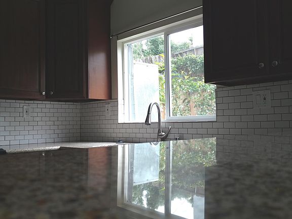 4th image of 6152 Aldama St