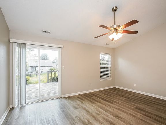4th image of 1358 Evergreen Dr
