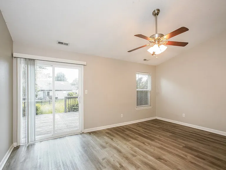 1358 Evergreen Dr — Photo 4