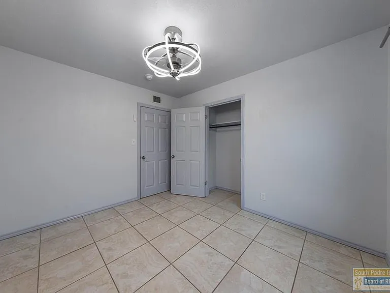 221 E Adams St — Photo 13