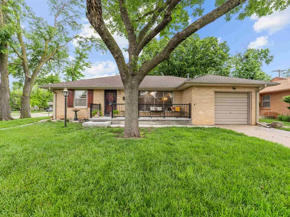 1720 Lewis Ave, Salina, KS 67401