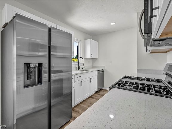 5th image of 15424 Holland Rd