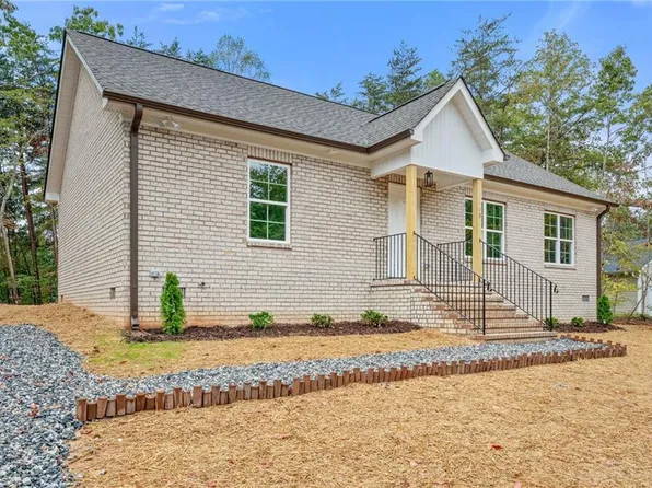 2314 Kings Ct, Madison, NC 27025