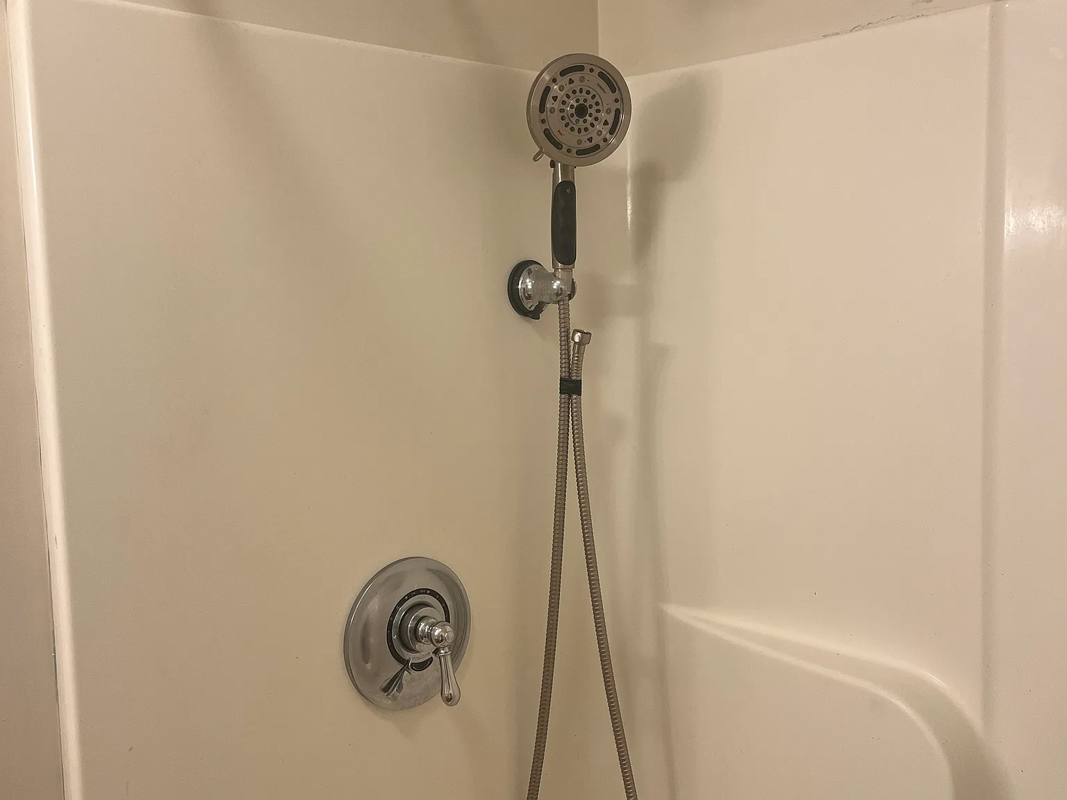 3 bed, 1.5 bath, 1258 sqft, $1,900 — Photo 4