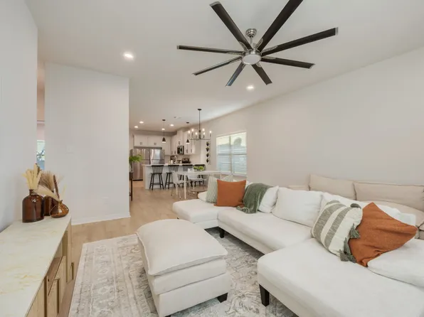 Azura Residences, 309 Sterling St #2e2d5683a, College Station, TX 77840