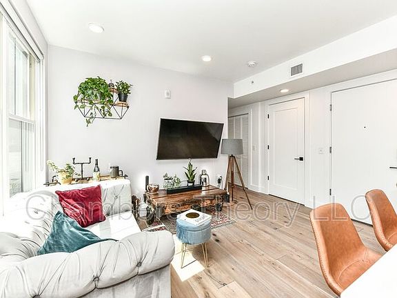 2nd image of 1245 N Pierce St Unit 2