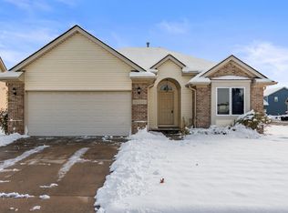 34588 Magnolia Ln, Richmond, MI 48062