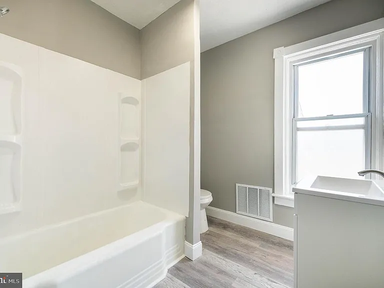 510 1/2 King St #A — Photo 13