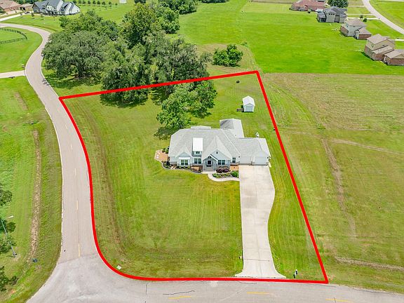 2nd image of 527 Lakeland Cir
