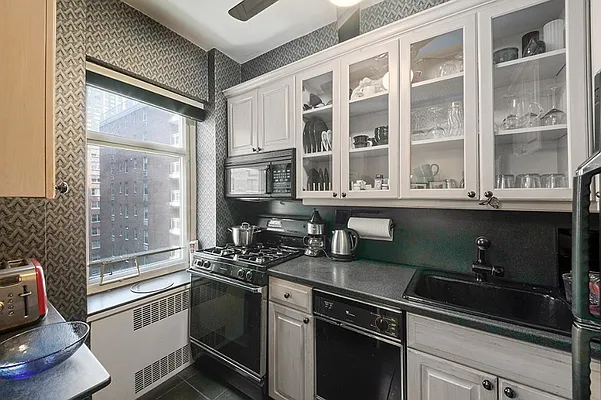 Sold by FirstService Realty (legacy) | media 4