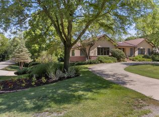 100 Creek Ct, Prospect Heights, IL 60070