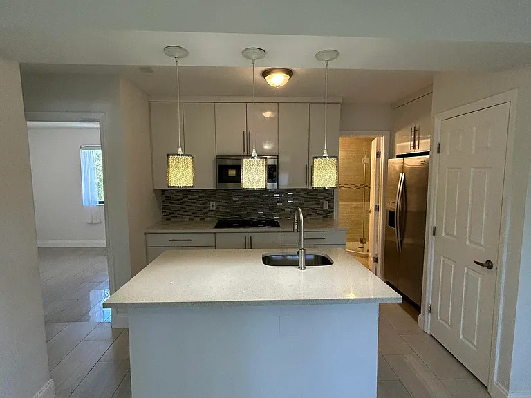 918 NE 15th Ave #4 — Photo 2