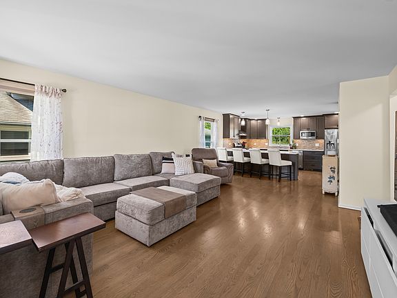 2nd image of 0S579 Robbins St