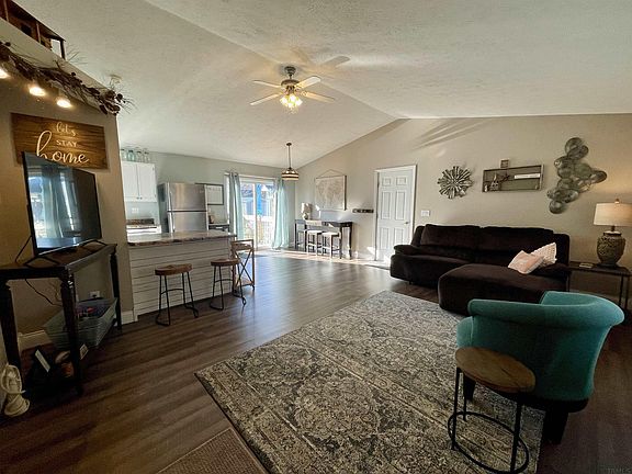 2nd image of 872 E Clover Dr