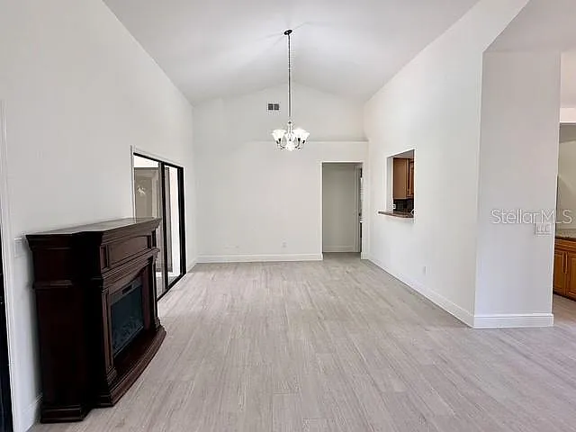 553 Walnut Grove Pl — Photo 7