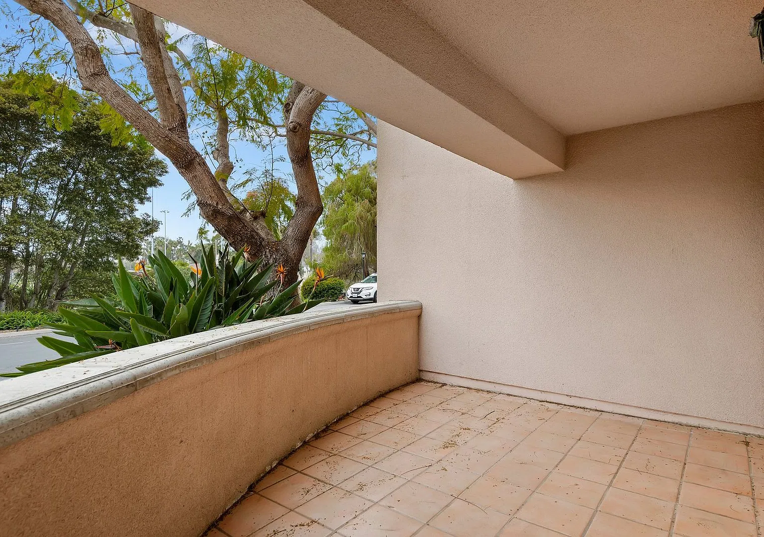 Ideal Location! El Escorial at East Beach — Photo 3