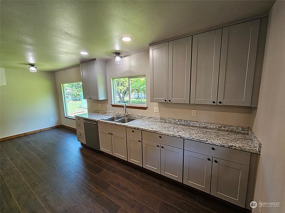 4th image of 724 S Antwine Street