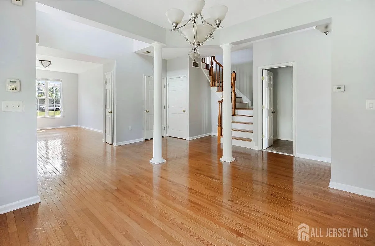 3 bed, 2.5 bath, 2052 sqft, $3,800 — Photo 3