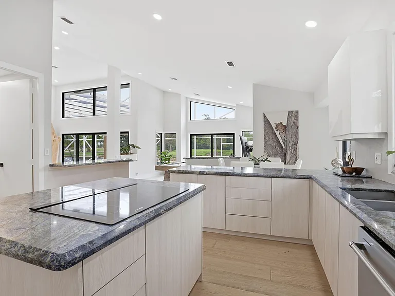 11180 Isle Brook Ct — Photo 47