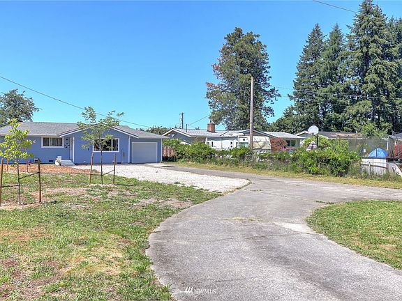 Easy turn around drive way.>