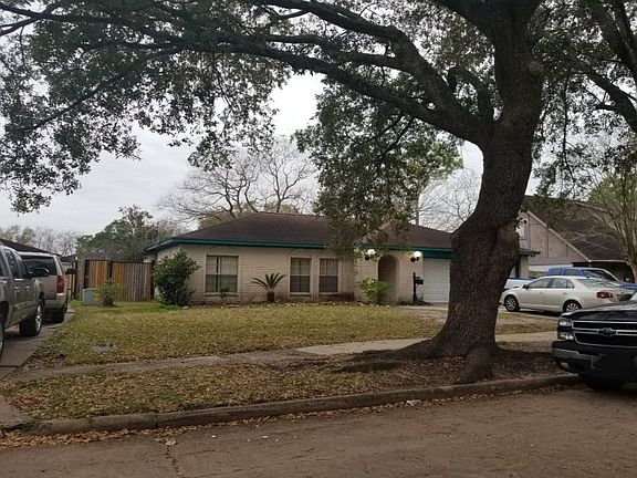 3rd image of 10834 Sagebluff Dr