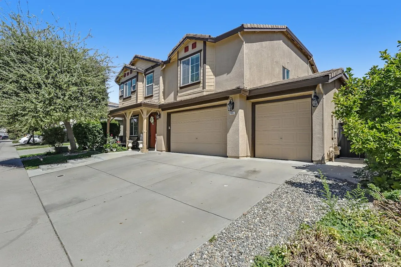 1865 Marinette Ln photo 1