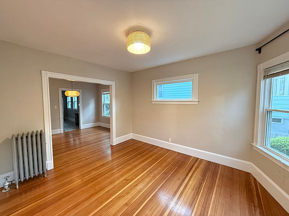 3rd image of 98 Putnam St #1