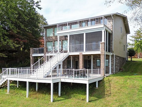 4th image of 1601 Damron Rd