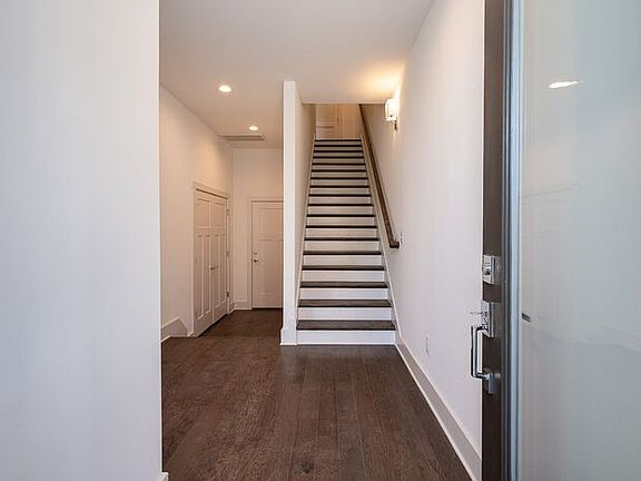 2nd image of 900 Meridian St #4