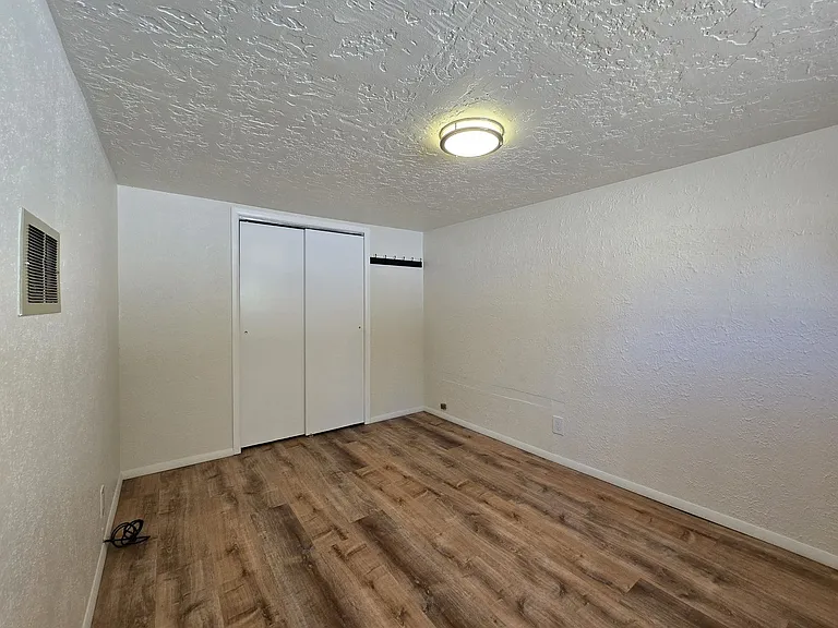 733 Columbia St — Photo 7