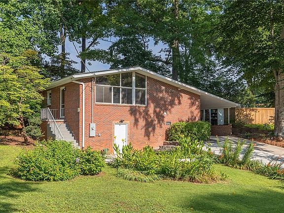 2nd image of 2988 Vine Cir