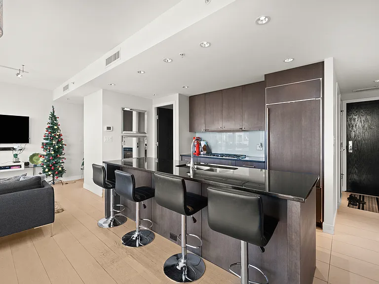 1455 Howe St #1701 — Photo 7