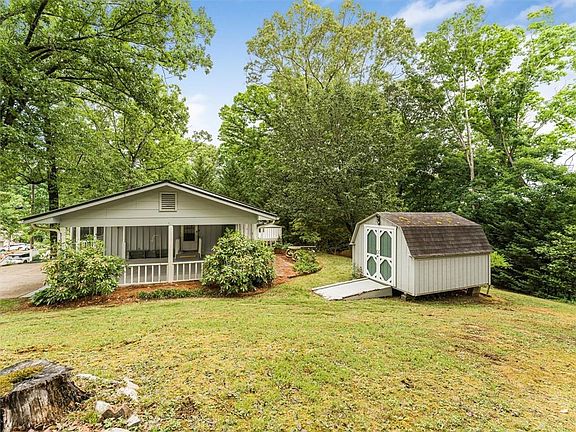 4th image of 3946 Fraser Cir