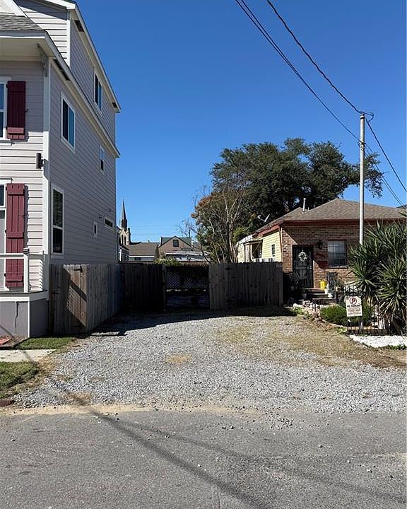 1st image of 1013 N Derbigny St