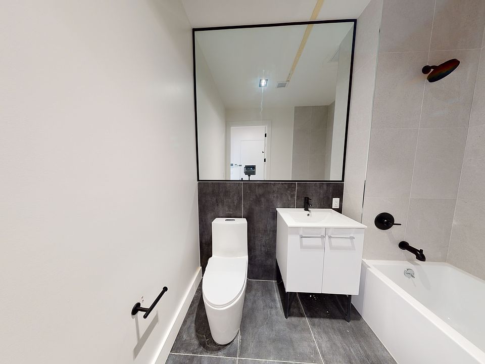 2nd image of 286 Willoughby Ave APT 4B