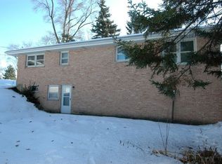 2068 Palatine Rd, Inverness, IL 60067