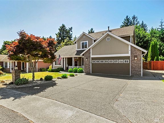 2 car garage, awesome shop setup and parking for 3 cars out front. pathway leads to fabulous back yard. 