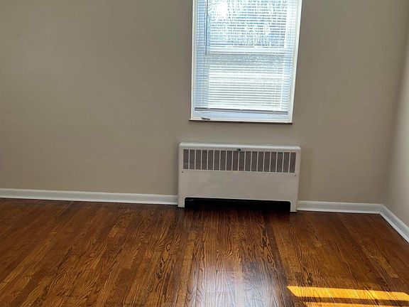 5th image of 1525 Saint Clair Ave #1