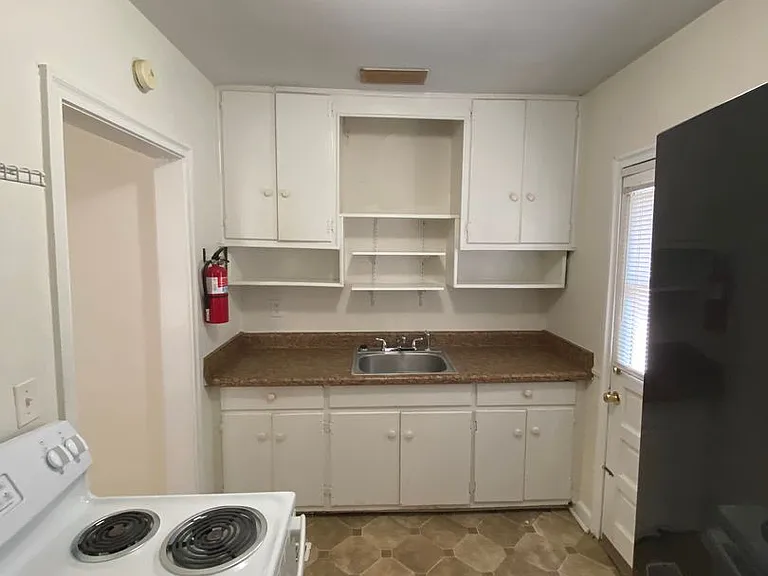 174 Marion St — Photo 4