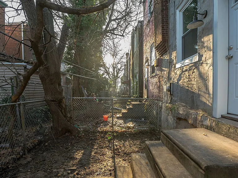 1227 S Peach St — Photo 12
